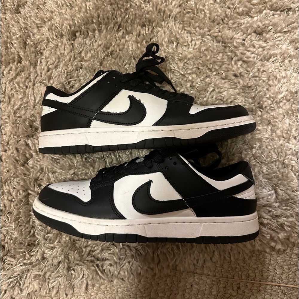 Panda dunks (NOT AUTHENTIC) size 8/8.5